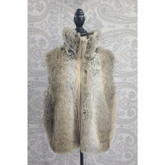 Women's weatherproof faux fur sleeveless coat. - Picture 1 of 15